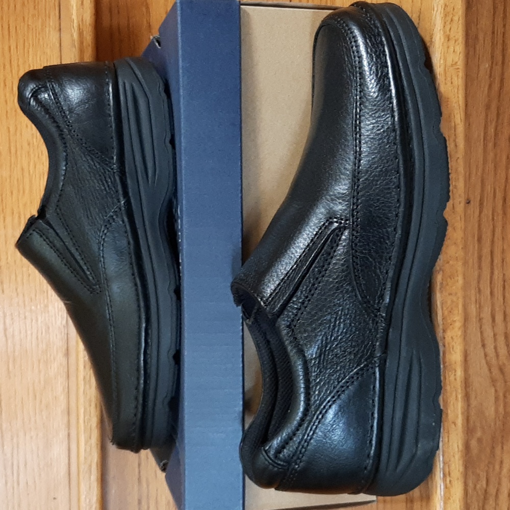 Brand new, never worn, Bass - "Samuel"- black leather slip on